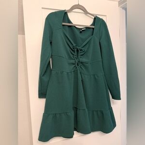 Elegant Green Long-Sleeve Dress
